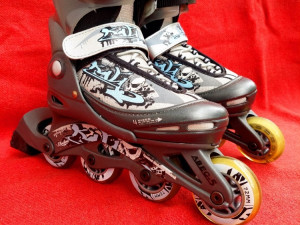 ROLE ROSLE ROLERI 33-34-35-36-37  HY SKATE podešavanje veličine