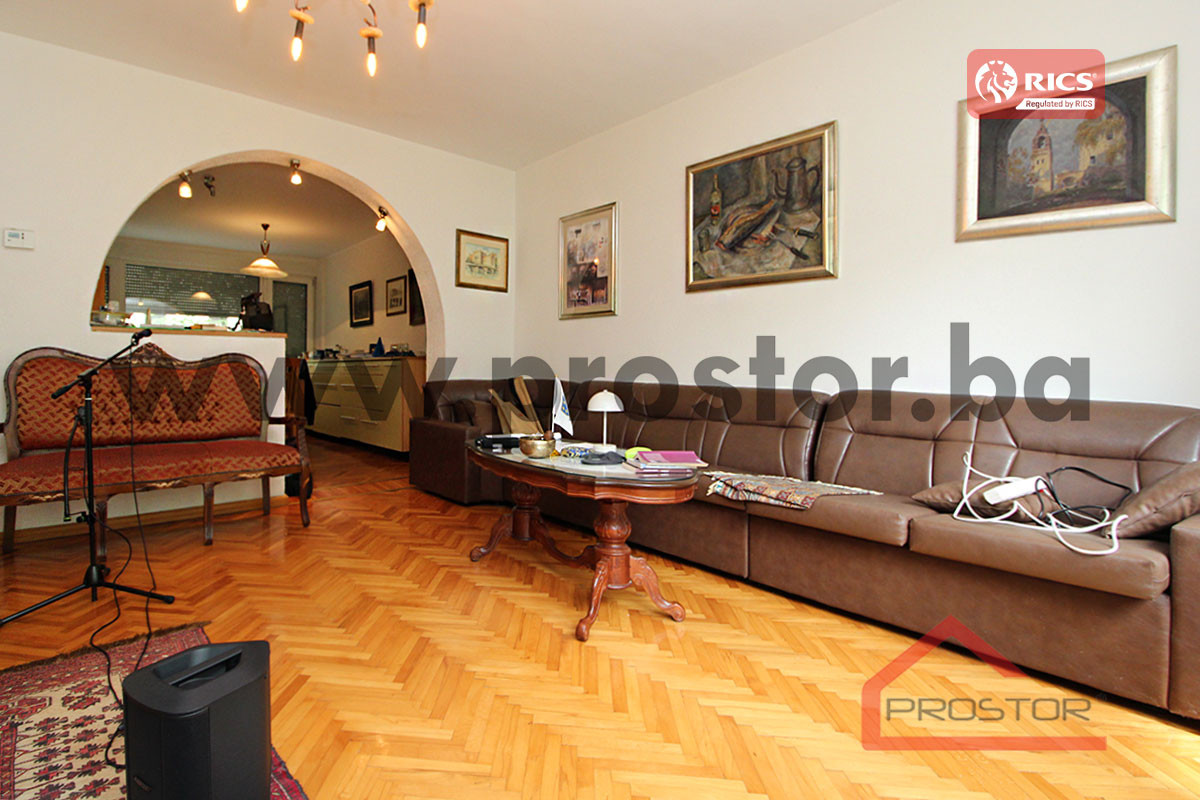 PROSTOR izdaje: Trosoban stan, 90m2, Višnjik