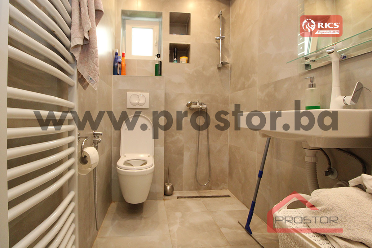 PROSTOR izdaje: Trosoban stan, 90m2, Višnjik 3