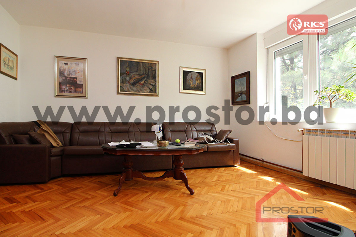 PROSTOR izdaje: Trosoban stan, 90m2, Višnjik 8
