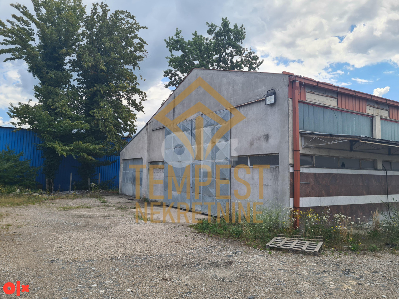 Hala/Skladište i zemljište uz magistralu Prijedor - Više