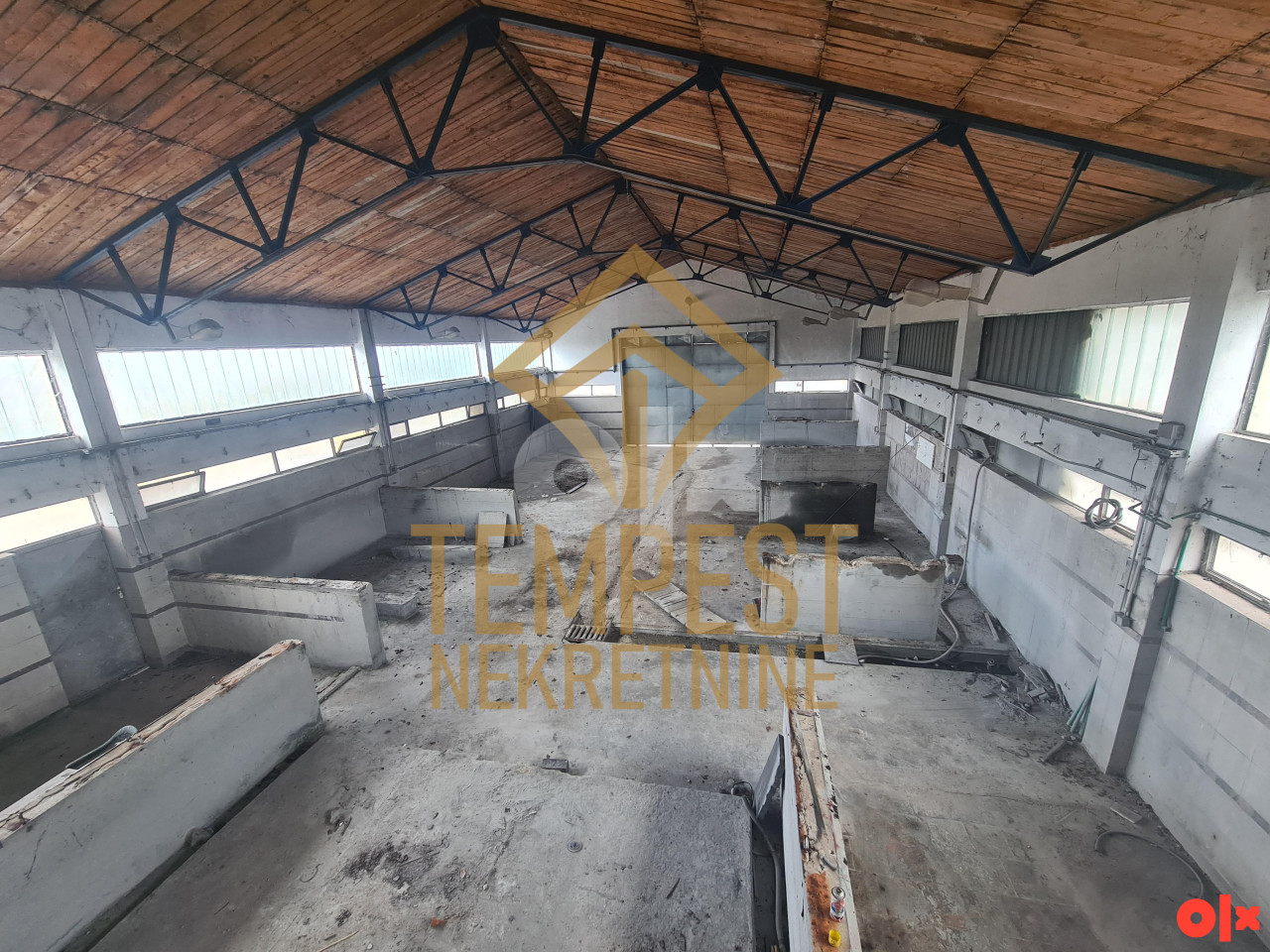Hala/Skladište i zemljište uz magistralu Prijedor 8