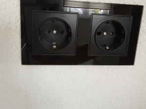 Prekidač za svjetlo - utičnica - kaljeno staklo - prekidači