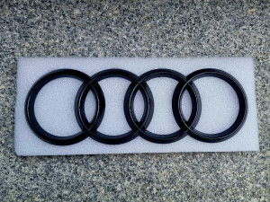 ZNAK MASKE AUDI - CRNI 24CM