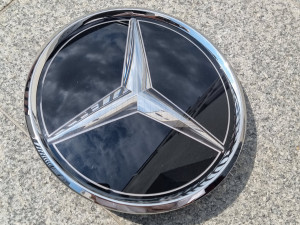 ZNAK MASKE MERCEDES BENZ