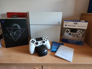 Playstation 4 HDR | 2 joysticka | 30 igrica | Slusalice PS4 SONY