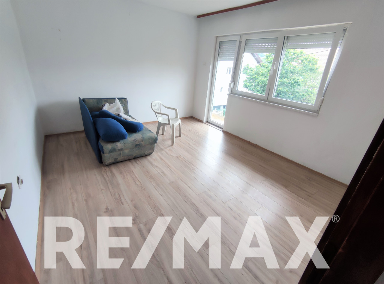 Kuća sa 2 odvojene stambene jedinice, plac 560m2, Pavlovac 3