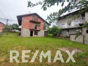 Kuća sa 2 odvojene stambene jedinice, plac 560m2, Pavlovac