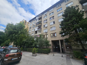 Trosoban stan / Behdžeta Mutevelića / Grbavica