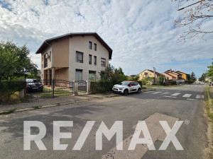 Kuća sa poslovnim prostorom i garažom -250m2, Budžak