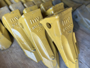 DIJELOVI CATERPILLAR CAT zubi za bager bageri