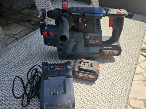 Bosch GBH 18V-26+usisivač,2 baterije
