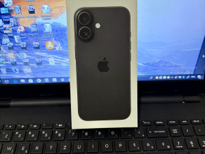 IPHONE 16 256GB BLACK/WHITE NOV VAKUM 1GOD APPLE GARANCIJA