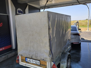 Izdajem ili prodajem   prikolicu registrovana
