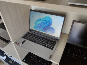 LAPTOP LENOVO AMD RYZEN 5 5625U 16GB RAM SSD 512GB AMD GRAFIKA