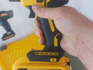 Aku busilica Dewalt metalna glava 36 v 6AH
