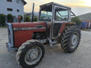 Traktor Massey Ferguson 590