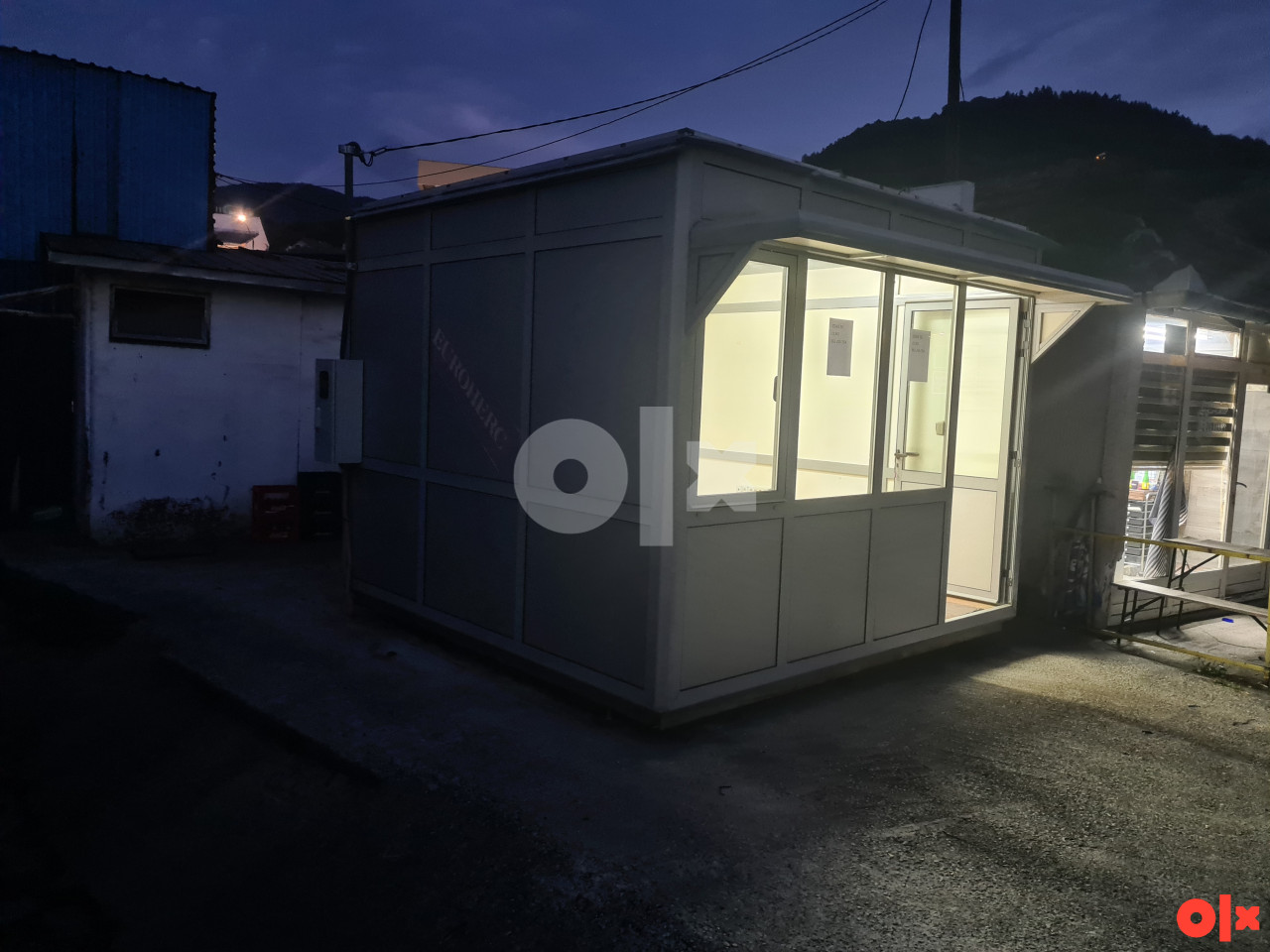 Poslovni prostor Hadžići 11m2 4
