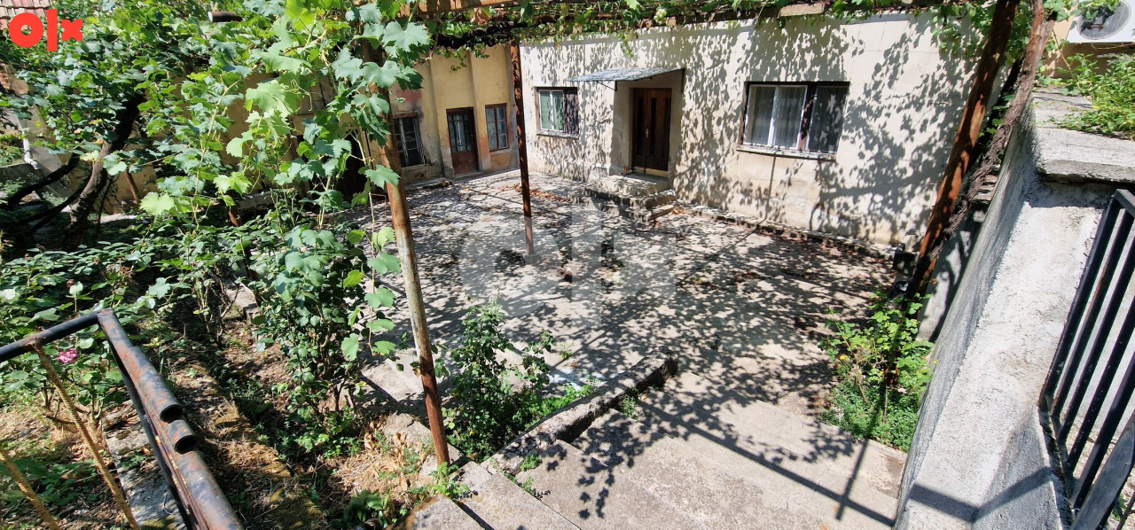 Prestižna lokacija - zemljište sa objektima i garažom - Mehr