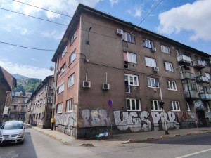 Centar , Skenderija , trosoban namjesten stan!