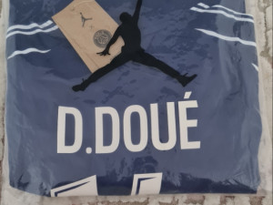 D. DOUE 14 dres PSG sezona 2025/26.