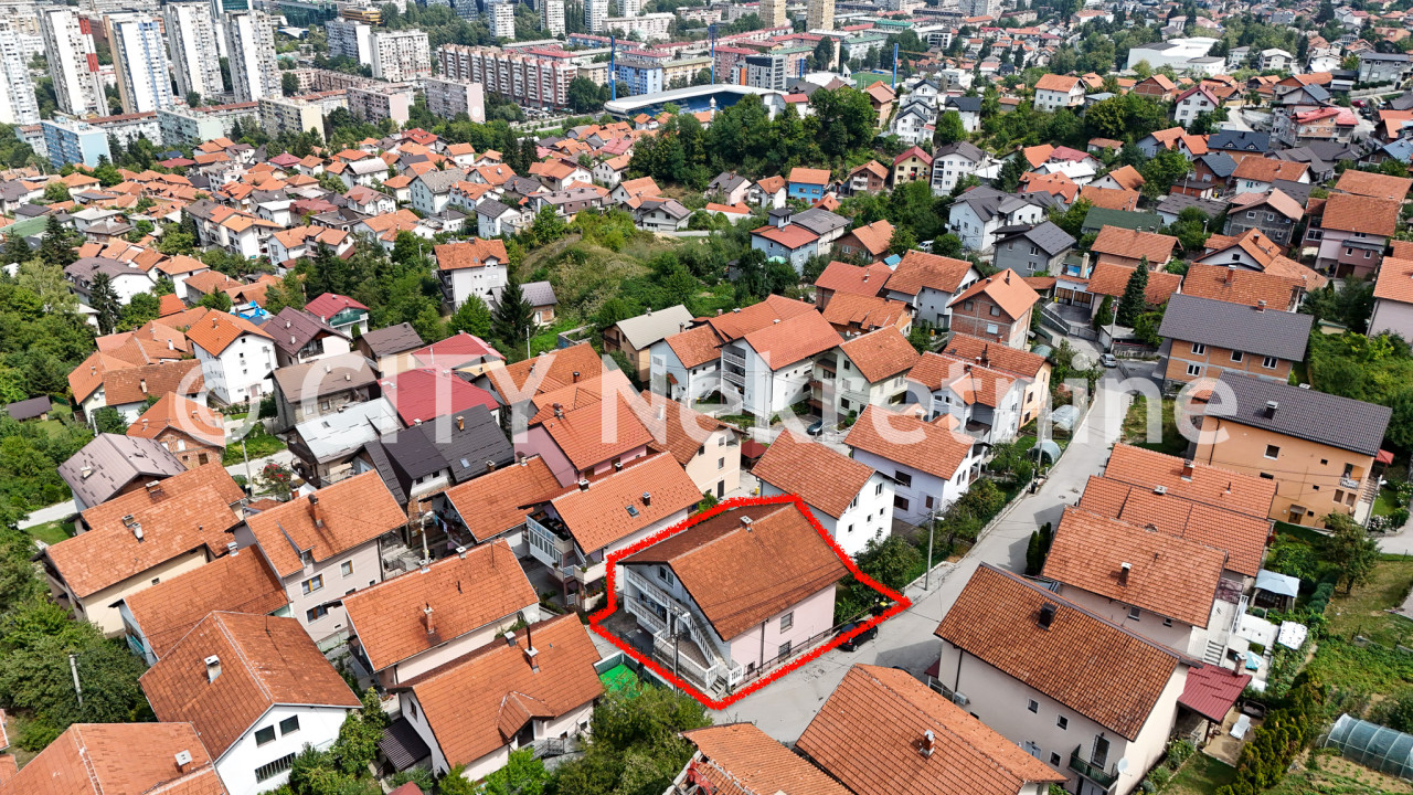 Kuća sa dvorištem - Novo Sarajevo - Hrasno brdo - 369 m2
