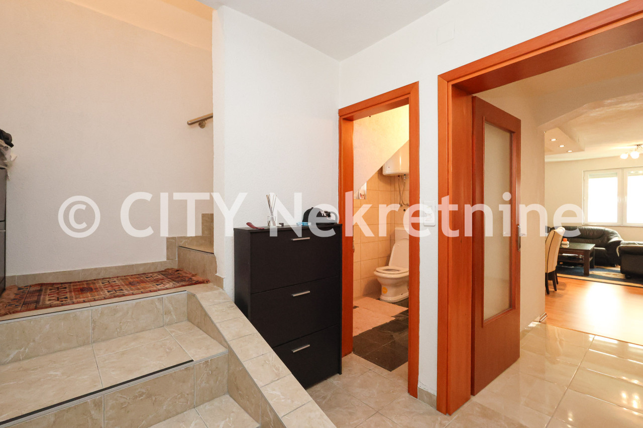 Kuća sa dvorištem - Novo Sarajevo - Hrasno brdo - 369 m2 16