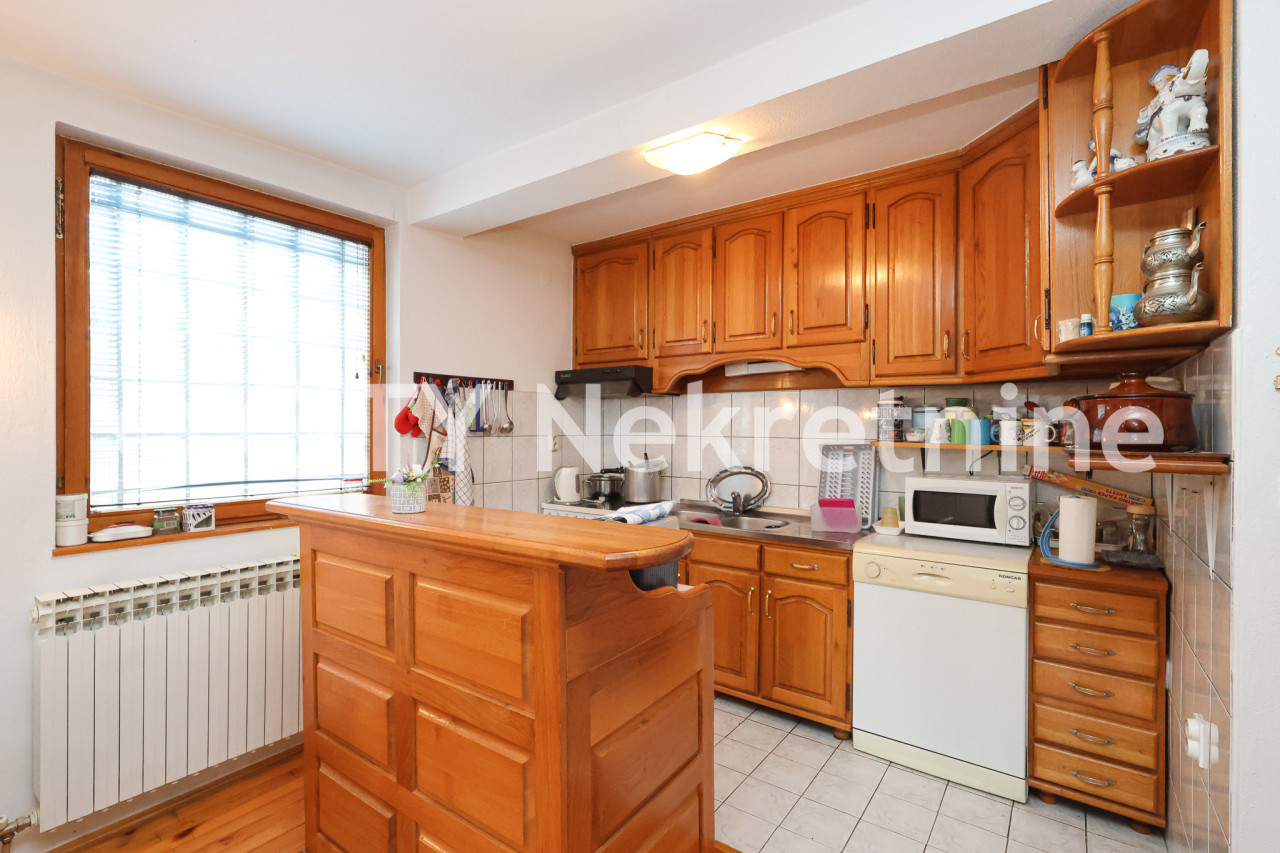 Kuća sa dvorištem - Novo Sarajevo - Hrasno brdo - 369 m2 28