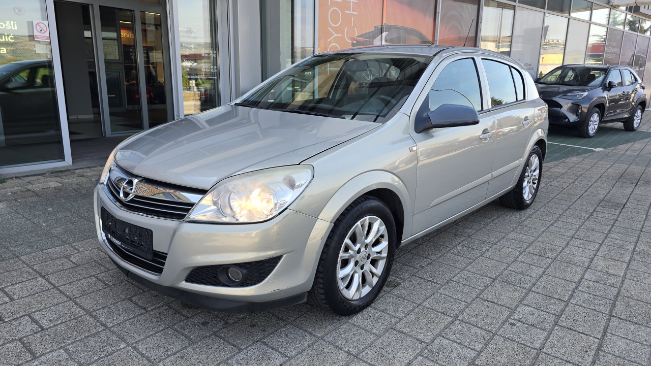 Opel Astra 1.6b 2009 prvi vlasnik