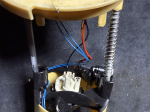 Pumpa goriva u rezervaru bmw e90 e91 e92 e93 lci n47 dizel