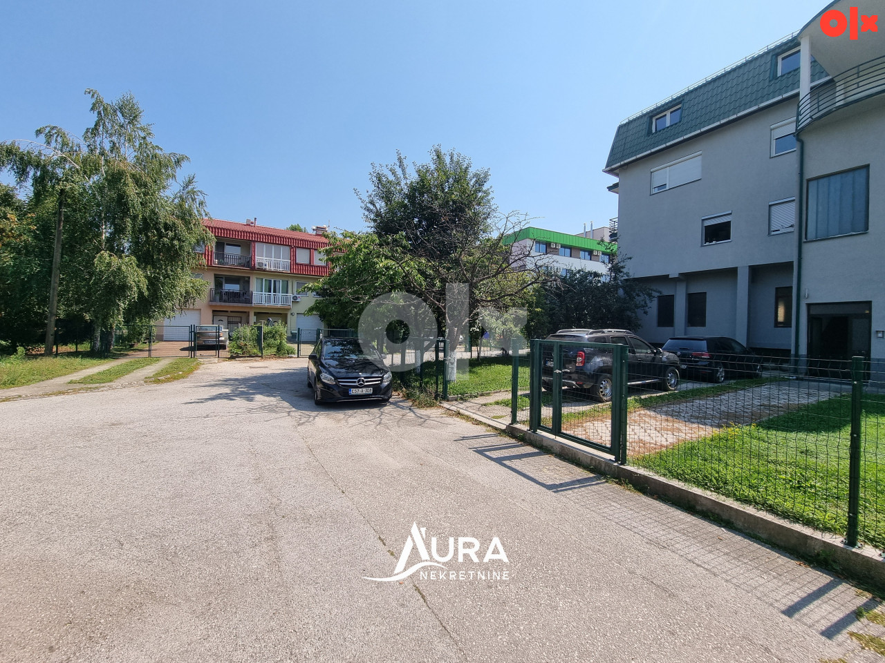 AURA/ Stan sa parkingom / Ilidža photo 4