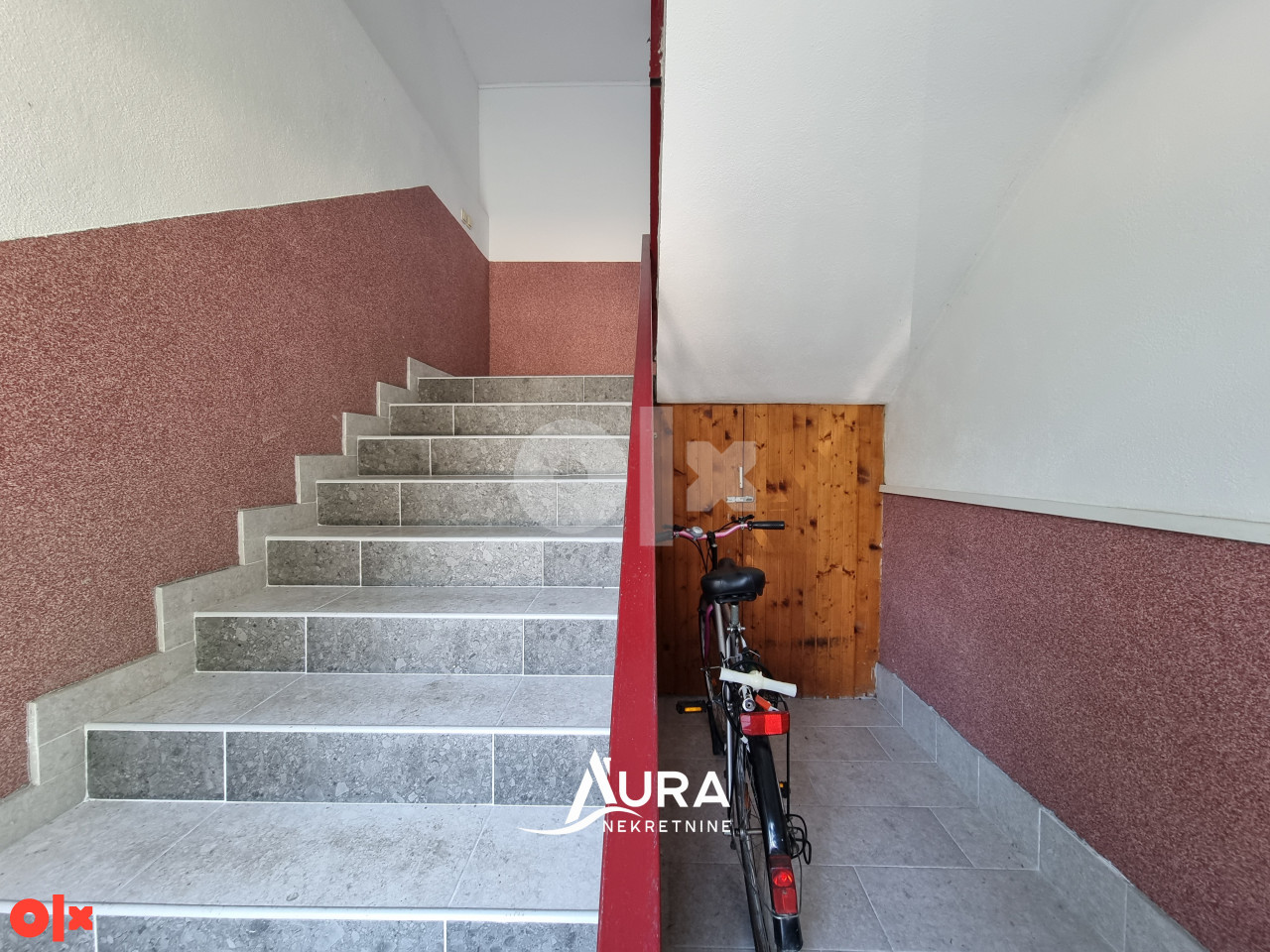AURA/ Stan sa parkingom / Ilidža 7