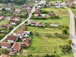 Na prodaju 2 placa na odličnoj lokaciji, Debeljaci