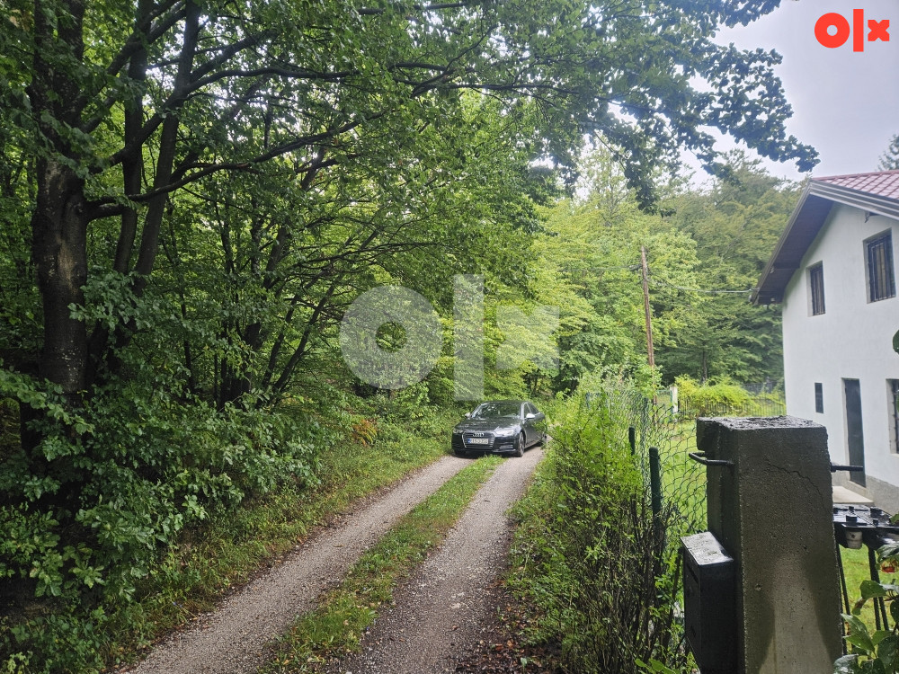 Zemljište Kiseljak Kobiljaca. 150 m od glavne ceste. Moze auto u 2