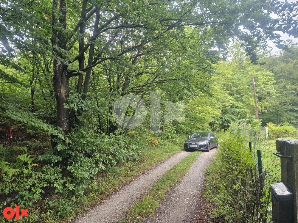 Zemljište Kiseljak Kobiljaca. 150 m od glavne ceste. Moze auto u 3