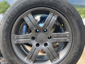 MITSUBISHI PAJERO ORIGINALNE FELGE 18INCH SA GUMAMA
