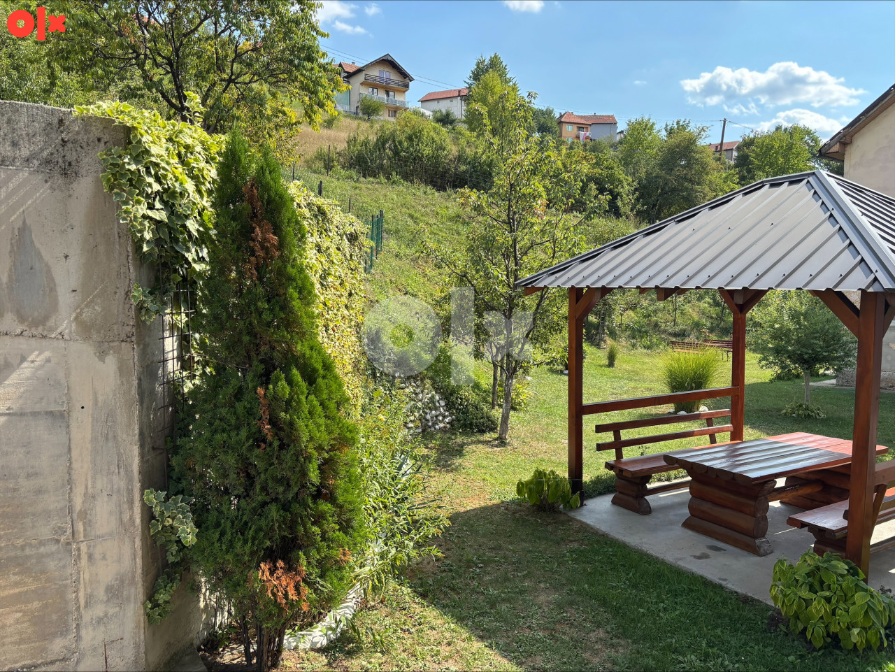 Trospratna Kuća sa 2 stambene jedinice 2