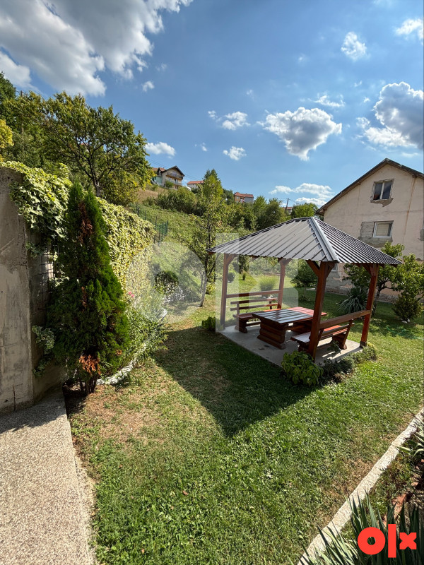 Trospratna Kuća sa 2 stambene jedinice 5