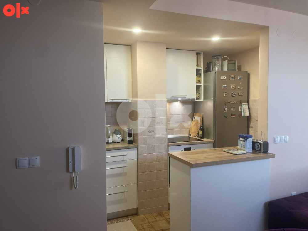 Prodaje se namješten trosoban stan površine 70m2 u Krfskoj Ulici! 8