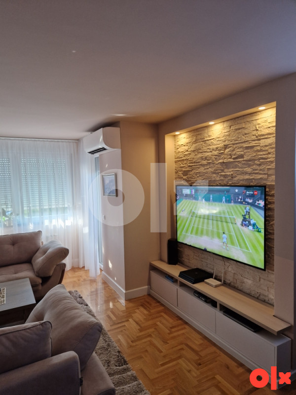 Prodaje se namješten trosoban stan površine 70m2 u Krfskoj Ulici! 2