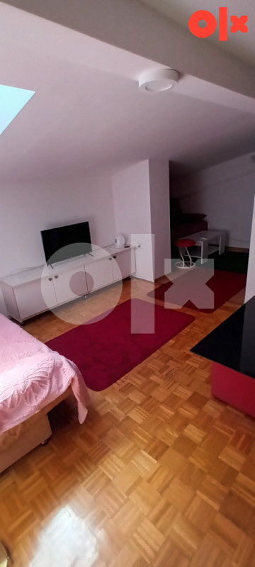 Iznajmljujem dvosoban stan u strogom centru Banjaluke 8