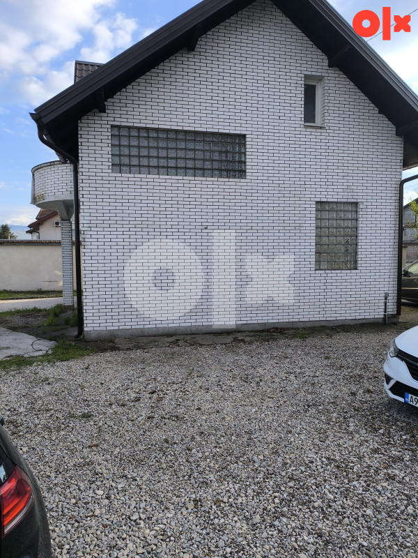 Poslovno stambeni objekat na tranzitu,kuća 136m2 i plac 2
