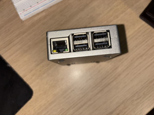 Raspberry pi 3 model B + 32GB micro sd kartica