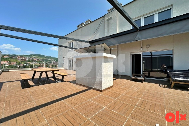 Namješten dvoetežni penthouse sa velikom terasom, Otoka 7