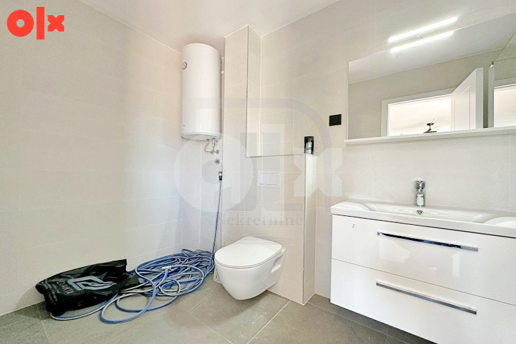 Namješten dvoetežni penthouse sa velikom terasom, Otoka 10