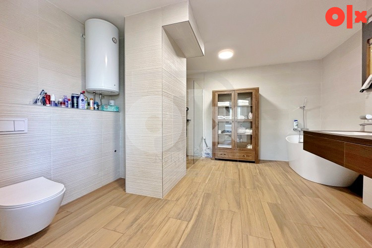 Namješten dvoetežni penthouse sa velikom terasom, Otoka 22