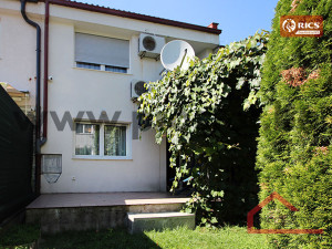 PROSTOR izdaje: Kuća sa baštom i garažom, Lužani