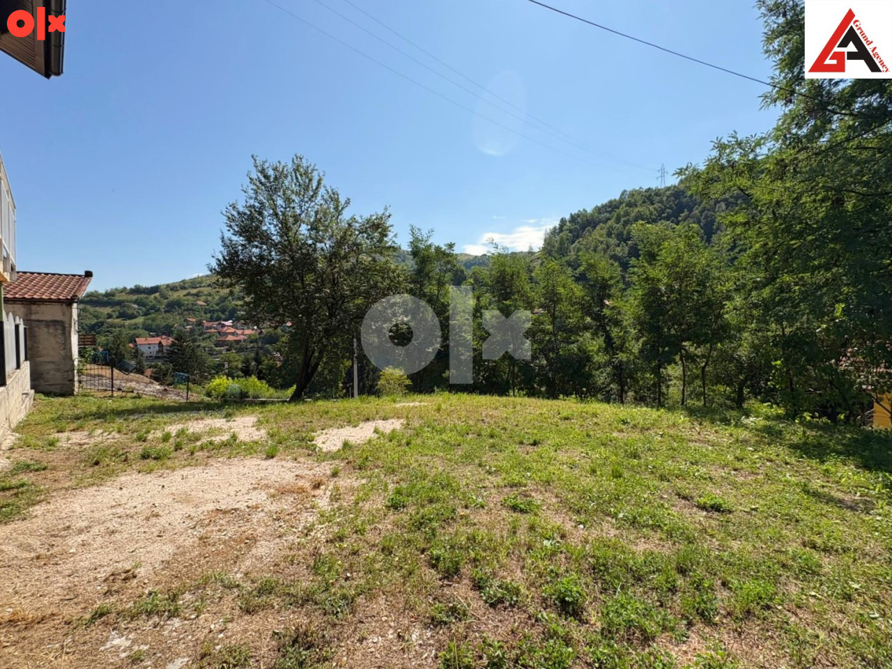 Kuća 300 m2 stamb. prostora sa garažom i 550 m2 okućnice - Zenica 3