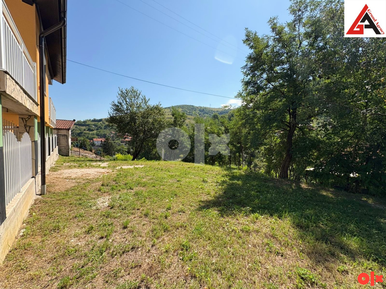 Kuća 300 m2 stamb. prostora sa garažom i 550 m2 okućnice - Zenica 6