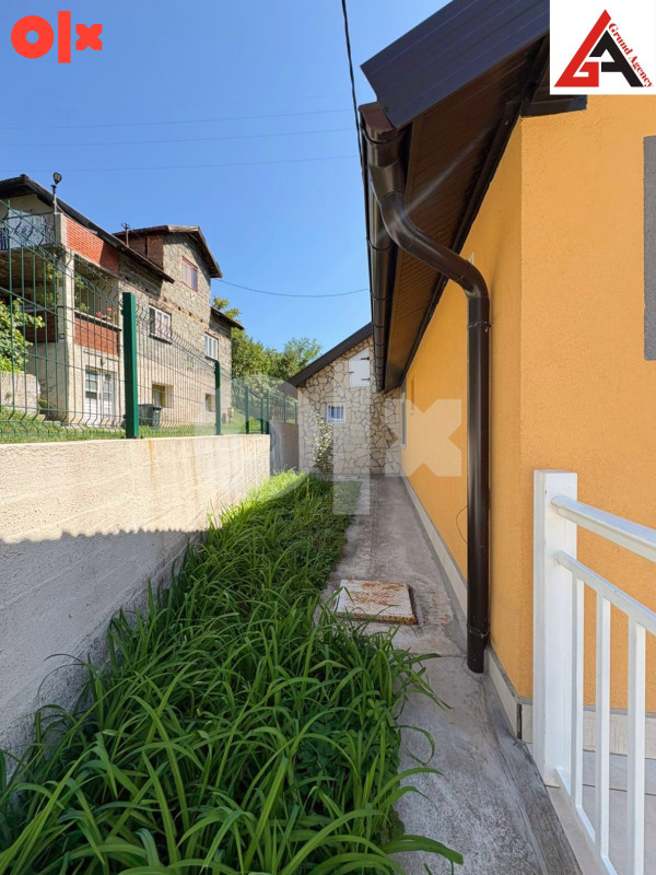 Kuća 300 m2 stamb. prostora sa garažom i 550 m2 okućnice - Zenica 18